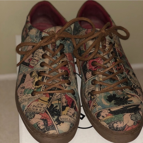 Steve Madden Pearrce Comic Print Sneakers - Picture 4 of 5